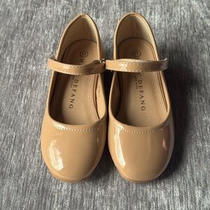 Marc Defang nude little girls size 11 shoes